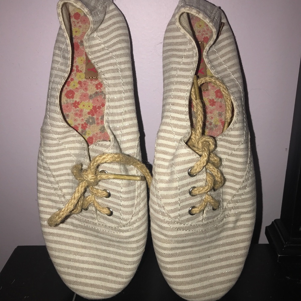 Roxy, NEW, NEVER WORN, slip on shoe
